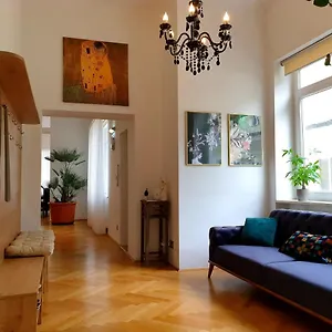  Apartament Sunny And Spacious Near Centre