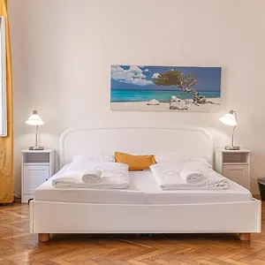  Apartament Peerles 2br Apt. Perfectly Situated&well Connected